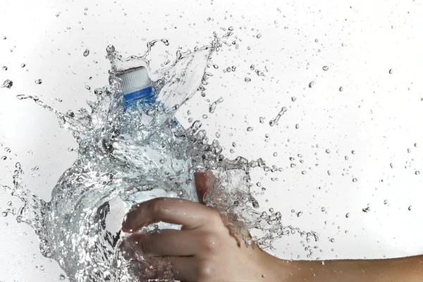 Plastik şişede su sıçrama — Stok fotoğraf