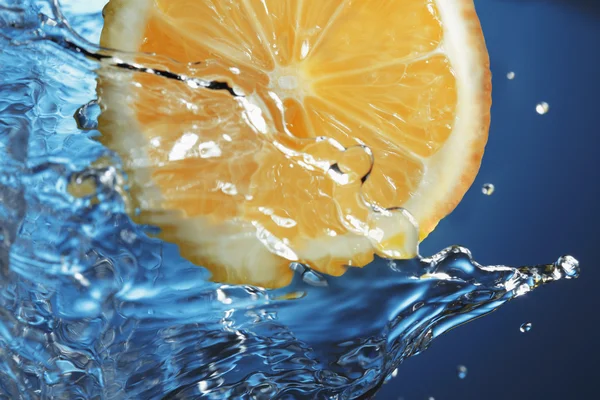 Plusk wody cytryny — Zdjęcie stockowe