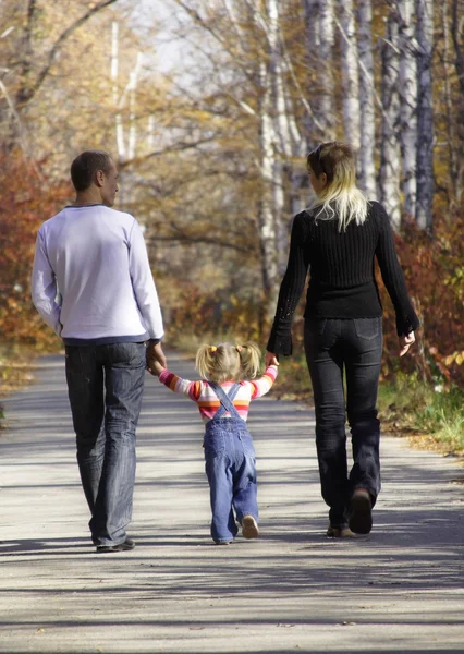 Family on walk — Stok fotoğraf