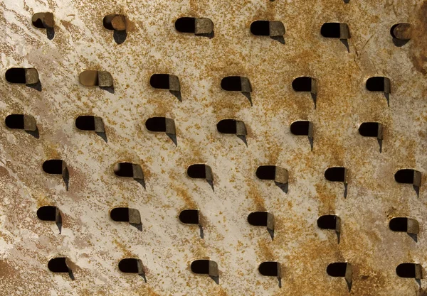 구멍이 플레이트 (녹슨 금속) — 스톡 사진
