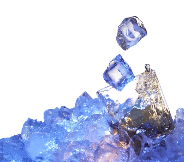 ブランデー グラスと落ちる氷 — ストック写真