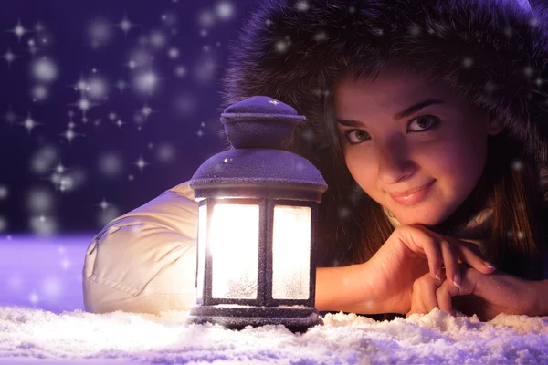 Beautiful girl on winter snow with lantern — Stock Photo, Image