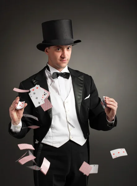 Magician juggle card — Stock Photo, Image