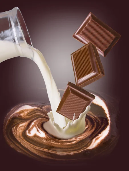 Čokoládové srdce a mléko — Stock fotografie