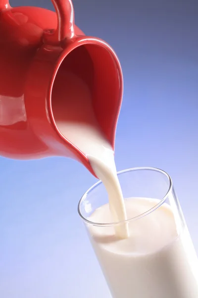 Milk pouring — Stock Photo, Image