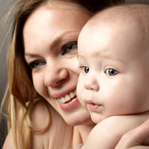 Baby and mother — Stock Photo, Image