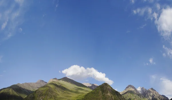 Kirguistán paisaje de montaña — Foto de Stock