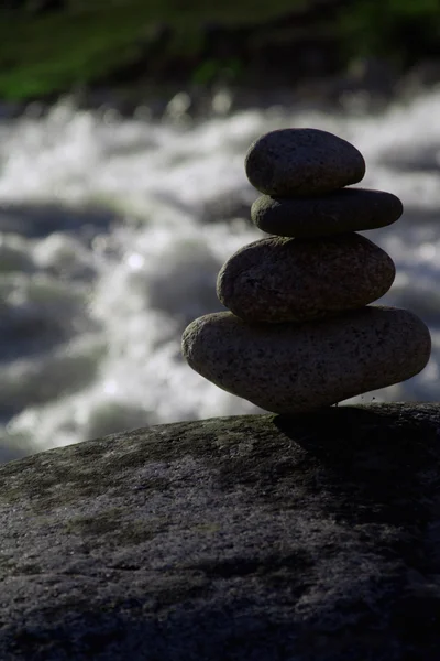 Камені в балансі — стокове фото