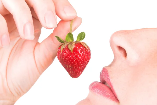 女人吃草莓 — 图库照片