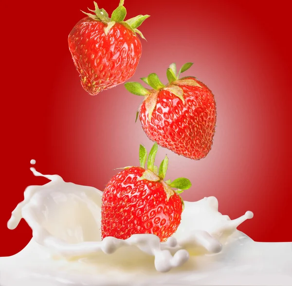 Erdbeeren & Milch — Stockfoto