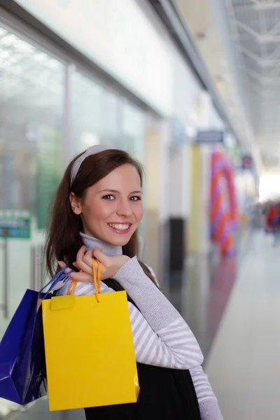 Beauty girl with shopping bag — Stock Photo, Image