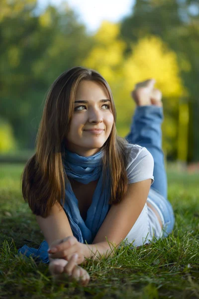 Belleza adolescente al aire libre — Foto de Stock