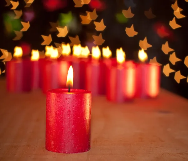 Svíčka hořící tiše a mírumilovně — Stock fotografie