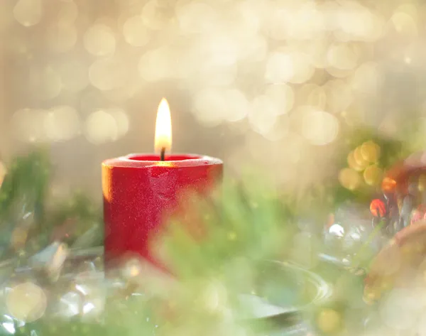 Imagen de ensueño de una vela de Navidad encendida —  Fotos de Stock