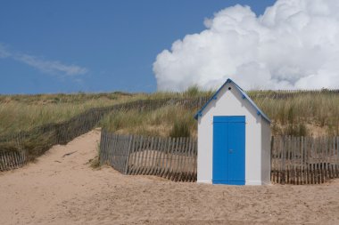 Cabanon sur la plage de Saint-Gilles-Croix-de-Vie (Vendée)