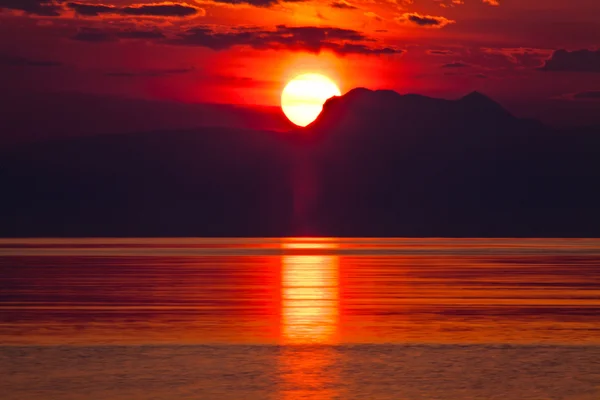 Nascer do sol no Lago de Genebra, em Nyon Suíça — Fotografia de Stock