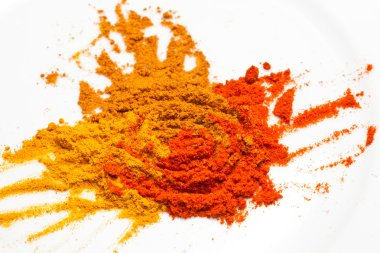 Tumeric, köri ve soğuk toz