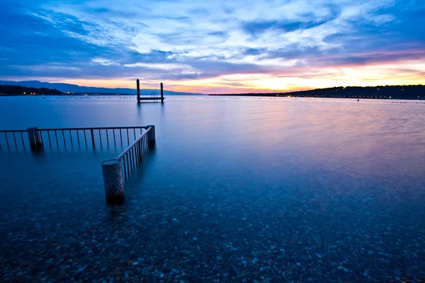 湖ジュネーブ、スイス連邦共和国での日の出 — ストック写真