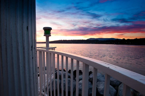 Faro en el lago de Ginebra —  Fotos de Stock