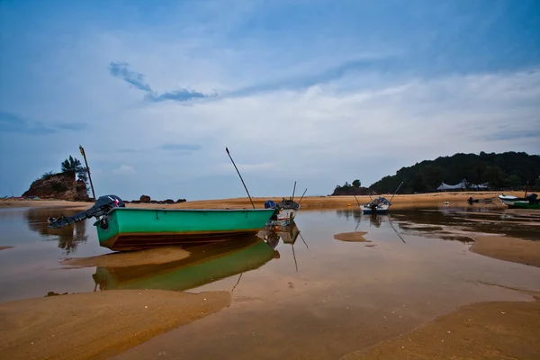 Malaysiska fiske båtar sunset — Stockfoto