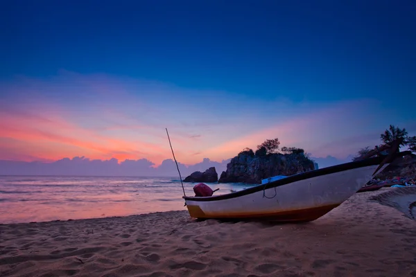 Malaysiska fiske båtar sunrise — Stockfoto
