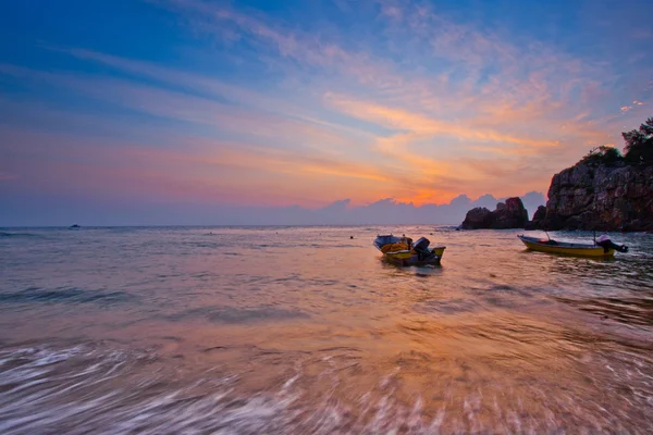 Bateaux de pêche malaisiens Sunrise — Photo