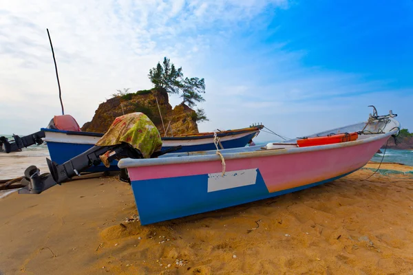Малайзийская рыбацкая лодка — стоковое фото