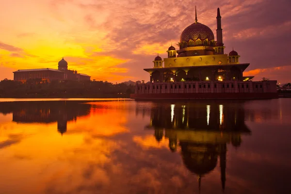 Sonnenaufgang der Putra-Moschee — Stockfoto
