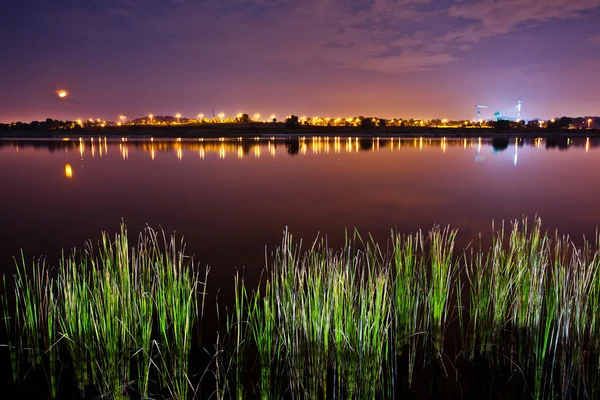 Putrajaya vue sur le lac — Photo