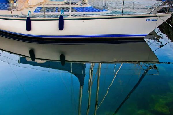 Zeilboot reflectie — Stockfoto