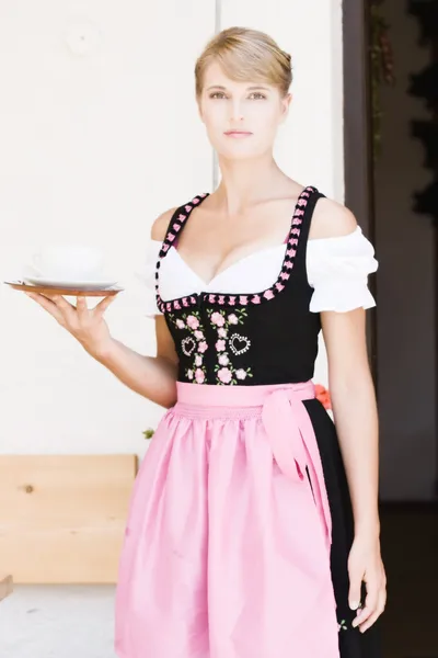 Beierse vrouw in een dirndl — Stockfoto
