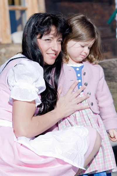 바바리아 어머니와 아이 — 스톡 사진