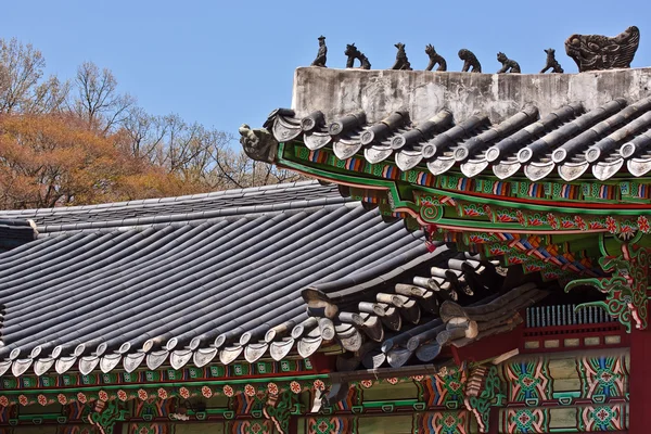 Telhados do templo coreano tradicional — Fotografia de Stock