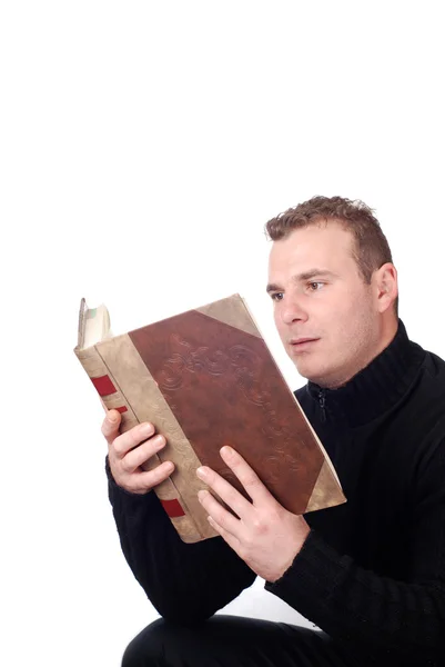 Mand læser en bog - Stock-foto