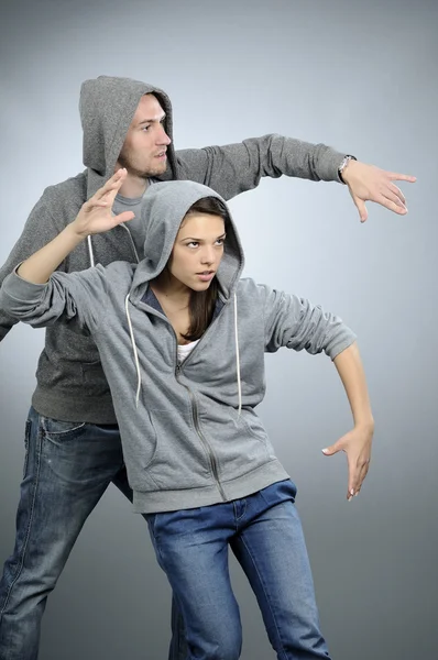 Dançarinos praticando em estúdio — Fotografia de Stock