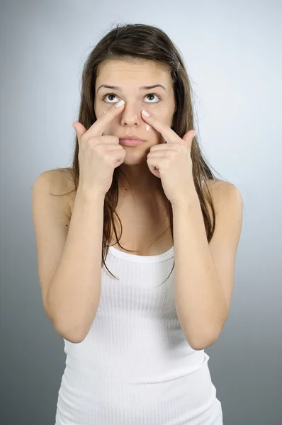 Mädchen putzen Gesicht — Stockfoto