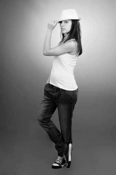 Adolescente posando con accesorio — Foto de Stock