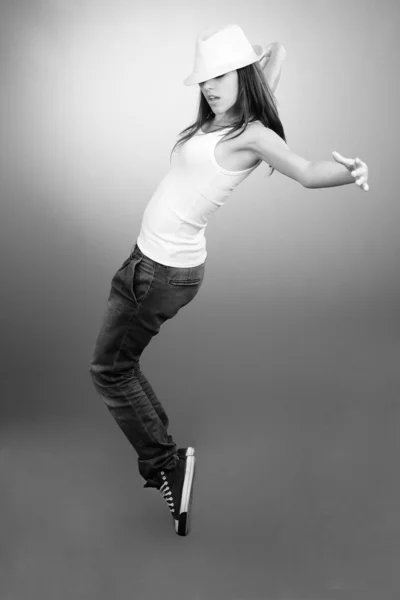 Sexy bailarina practicando movimientos — Foto de Stock