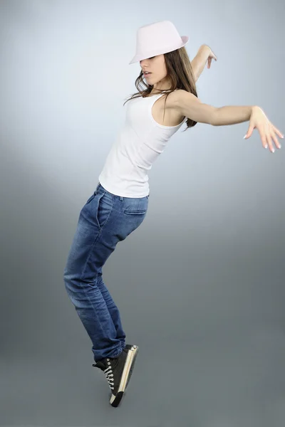 Adolescente bailando con sombrero — Foto de Stock
