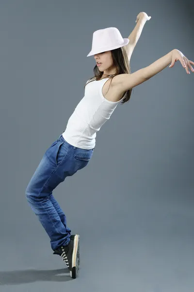 Κορίτσι χορό με καπέλο Royalty Free Φωτογραφίες Αρχείου