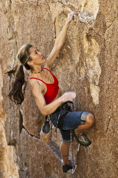 Mulher alpinista . — Fotografia de Stock