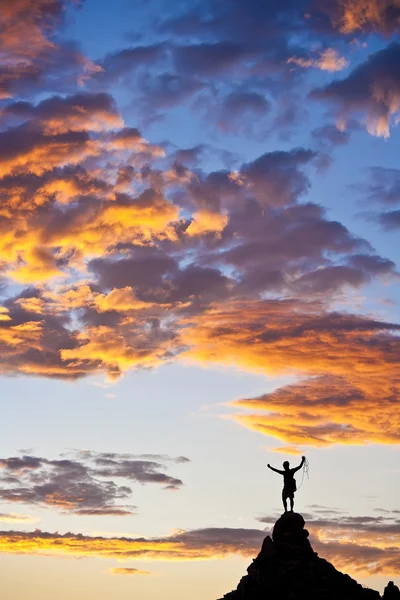 Climber on the summit. — Stock Photo, Image