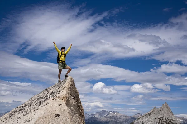 Rock climber on the summit. — Stock Photo, Image