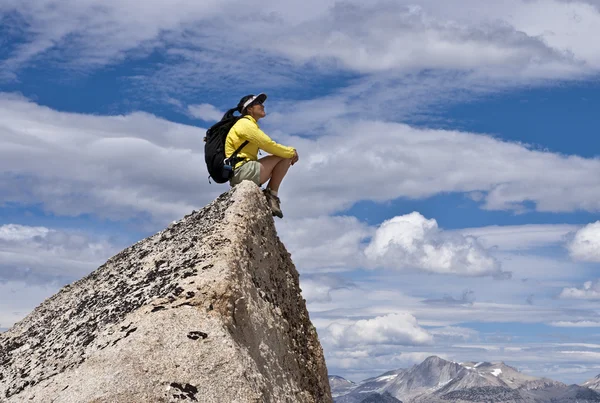 Hiker on the summit. — Stock Photo, Image