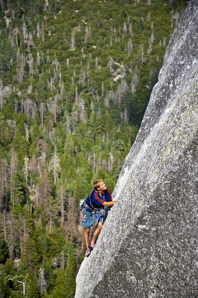 Сходження на скелю складна тріщина . — стокове фото