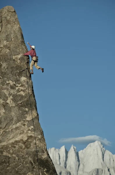Escalador de rocas rappel . —  Fotos de Stock