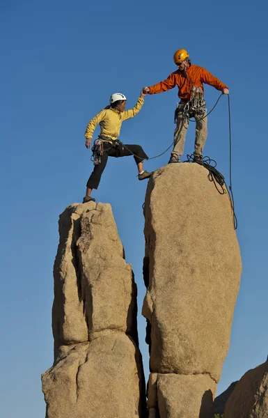 Équipe d'alpinistes . — Photo