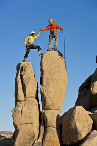 Csapat-a rock hegymászók. — Stock Fotó