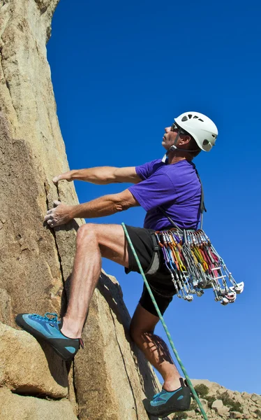 Männlicher Kletterer. — Stockfoto