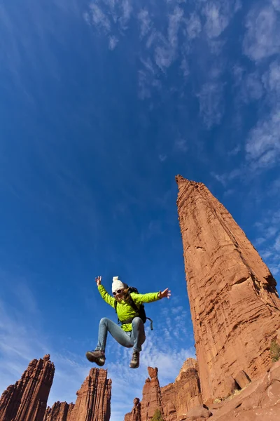 Wanderer auf dem Gipfel. — Stockfoto
